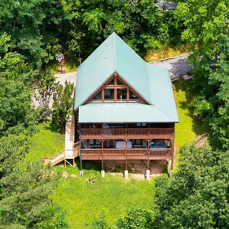 Triple Mountain View: Hot Tub Game Room Stunning Smoky Mountain Views